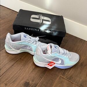 Women's Low-Top Athletic Sneakers in Light Gray & Mint